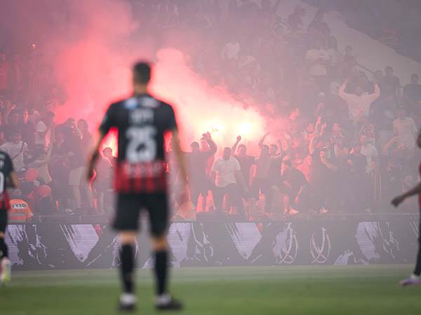 אבוקות הודלקו בתחילת המשחק (מאור אלקסלסי)