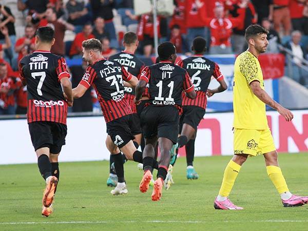 האדומים חגגו בטדי (קובי אליהו)