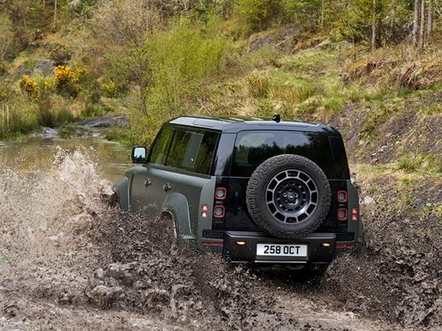 מנוע V8 עם 635 כ