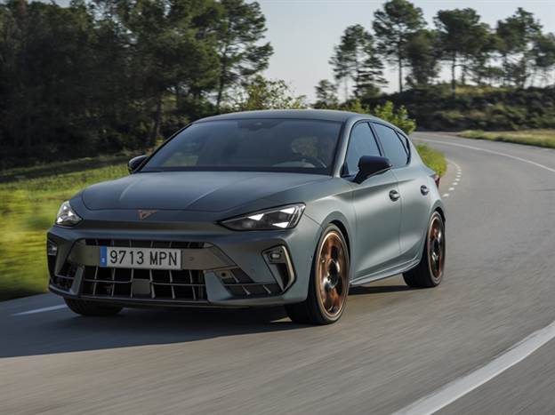 אותן יחידות הנעה. מינוס גרסת 2.0 ליטר 190 כ"ס