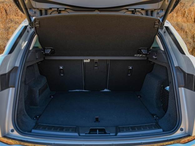 נתון של 591 ליטר, אבל עד גובה התקרה, אבל יש גלגל חליפי