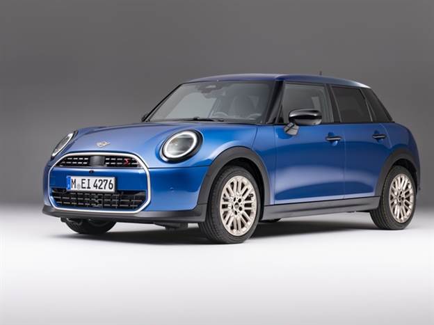 מיני קופר בגרסת 5 דלתות שימושית