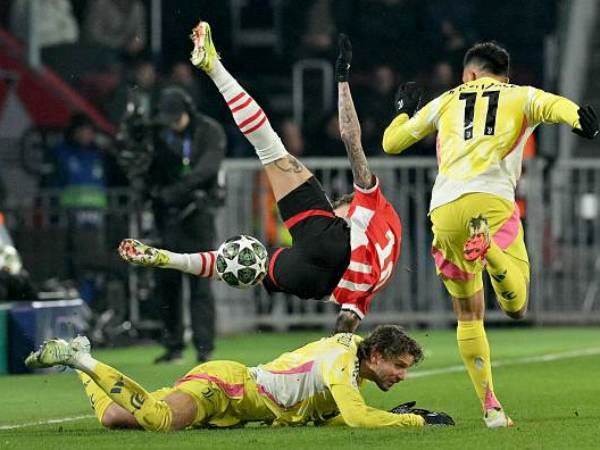 דרמה גדולה התפתחה באיינדהובן (GETTY)