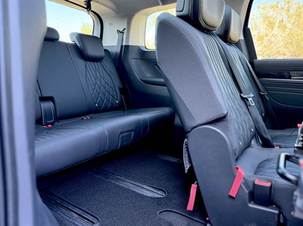 המרווח בשורה השלישית מושפע בהתאם לכמה תא מטען תרצו