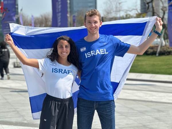 יונתן קפיטולניק ואדוה כהן. מוכנים לאליפות העולם (צילום: איגוד האתלטיקה)