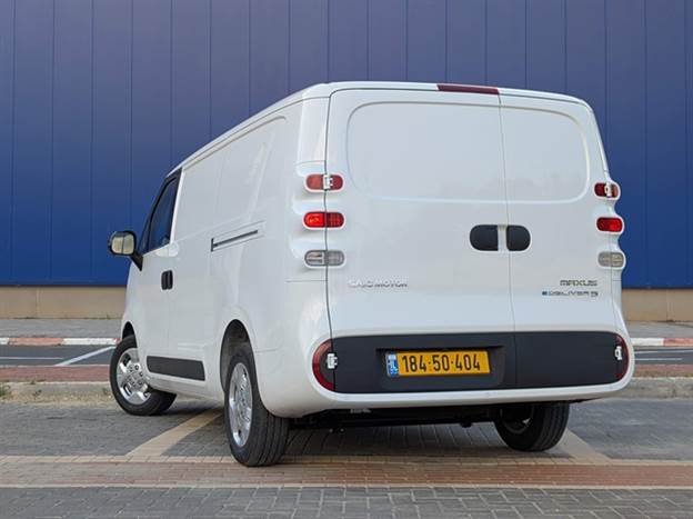 מאפיינים אובליים בעיצוב החיצוני מקנים לה מראה חביב למרות הצורה המלבנית הכללית של כל מסחרית אחרת