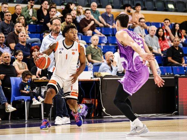 יעל אמסילי מנהלת ליגה לאומית Winner