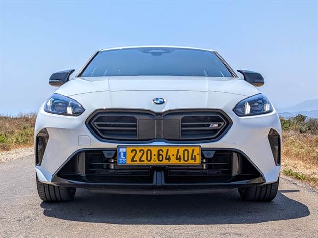 העיצוב החיצוני, לפחות מלפנים, לא לטעם רבים (וכן, כבר שמענו שהיא מזכירה את קיה סיד)