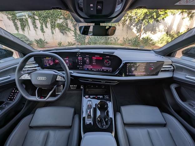 חבל שלא הכניסו יותר מהאווירה הספורטיבית גם אל תא הנוסעים