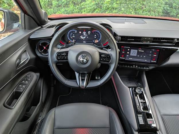 הנדסת אנוש טובה, ויש גם מנופי שליטה על התיבה מאחורי ההגה