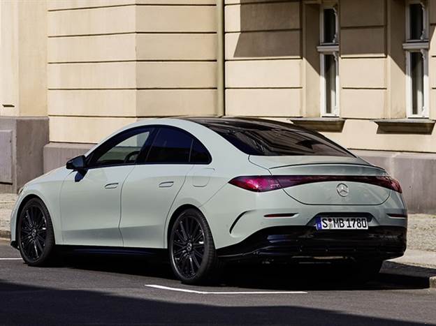 העיצוב זהה לחשמלית, אבל בבנזין ההנעה קדמית