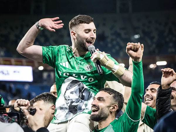 איזה כיף לראות אותו איתנו. אנגרסט בחגיגות בסיום (אלן שיבר)