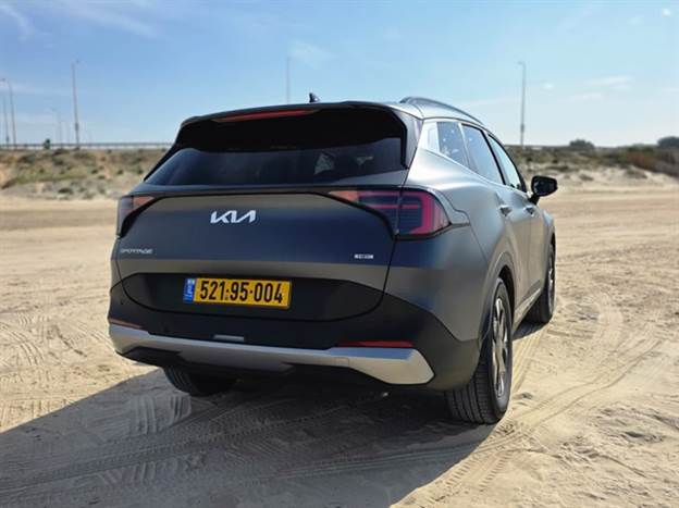 לעומת הספורטאז` המוכר - ה-Long ארוך ב-12 ס“מ, בסיס הגלגלים ארוך ב-7.6 ס“מ ותא המטען גדול ב-46 ליטר