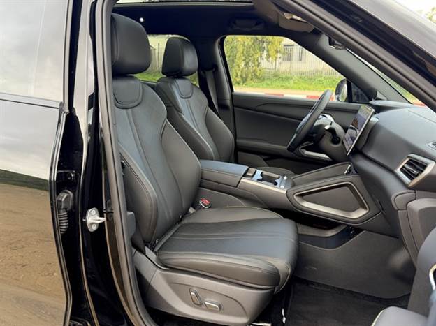 תנוחת הישיבה לא גבוהה, אך שדה הראייה טוב מאוד