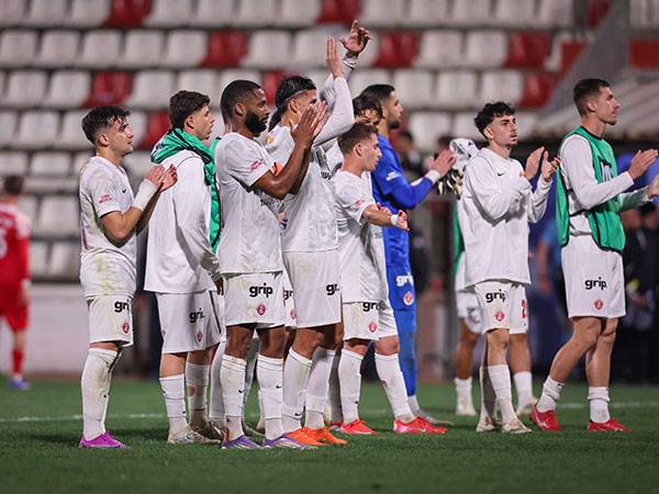 הודו לקהל שהגיע (מאור אלקסלסי)