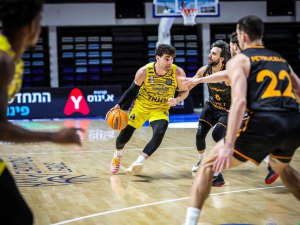 (FIBA)