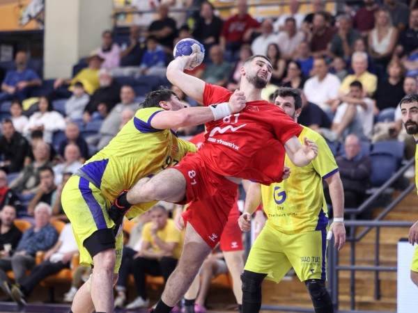 (הדר ואן קולא)