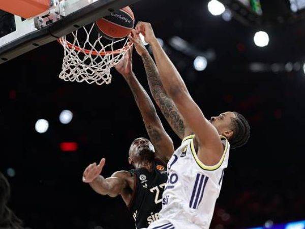 כוח מתחת לסל (Christina Pahnke/Euroleague Basketball via Getty Images)