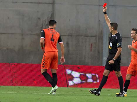 יעזוב בינואר. תומא (עודד קרני)