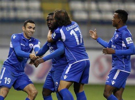 גונסאלבס חוגג צמד חשוב לאנורתוסיס