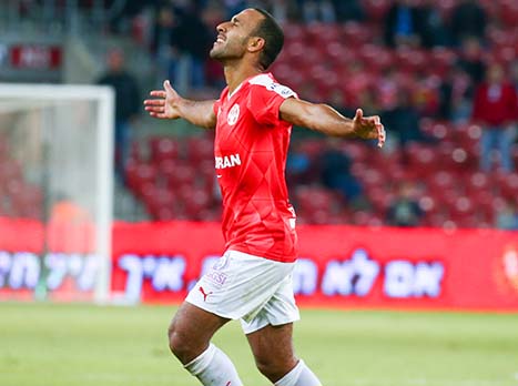 יישב לשיחות עם המועדון. ראדי (דני מרון)