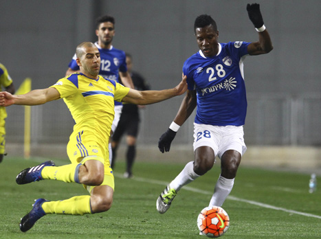 בן חיים מתקל את ברוסו. הוא וטיבי ייצבו את ההגנה (אלן שיבר)