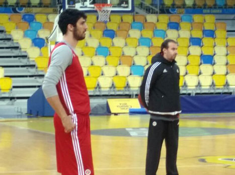 נתן נוקאאוט למאמן גראן קנאריה. פיאניג'אני