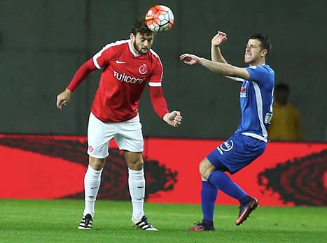 גוטליב. למרות חזרתו לאימונים, לא צפוי להיות בסגל (אלן שיבר)