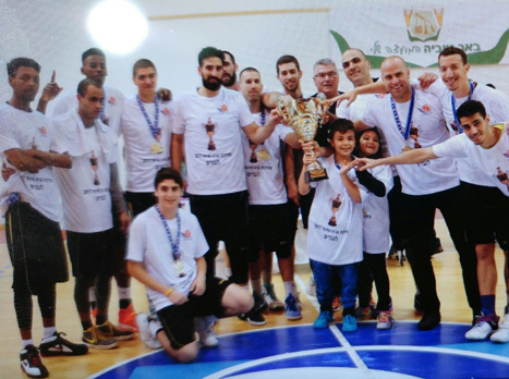 יש גביע לנתניה (צילום: איגוד הכדורסל)