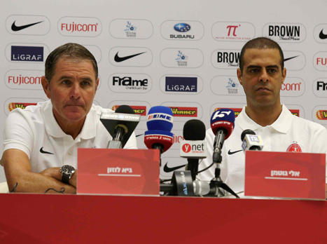 נטש את הספינה ומינה את לוזון למאמן. גוטמן (אלן שיבר)