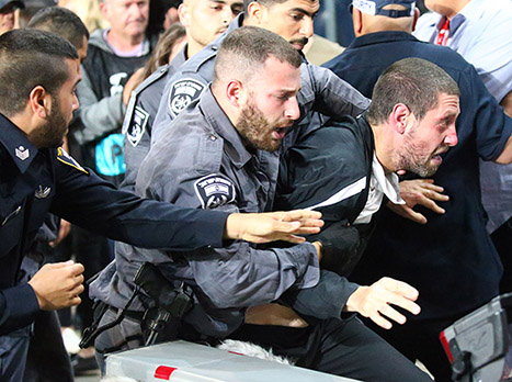 מקומם של היס"ניקים הוא לא במגרשים (צילום: אלן שיבר)