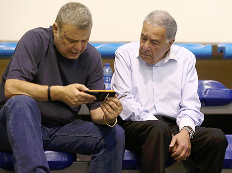 מזרחי. דוחף להדחת המאמן (אלן שיבר)