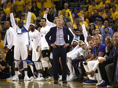 לאחר שנעדר מאמצע הסיבוב הראשון, סטיב קר חזר לעמוד על הקווים (getty)