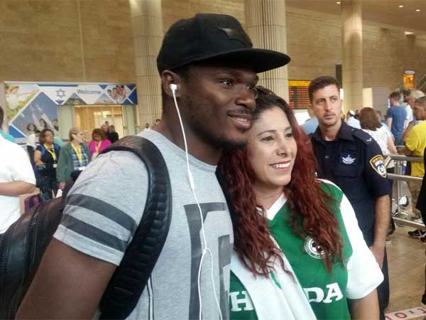 האוהדים חיכו לו. מאבוקה