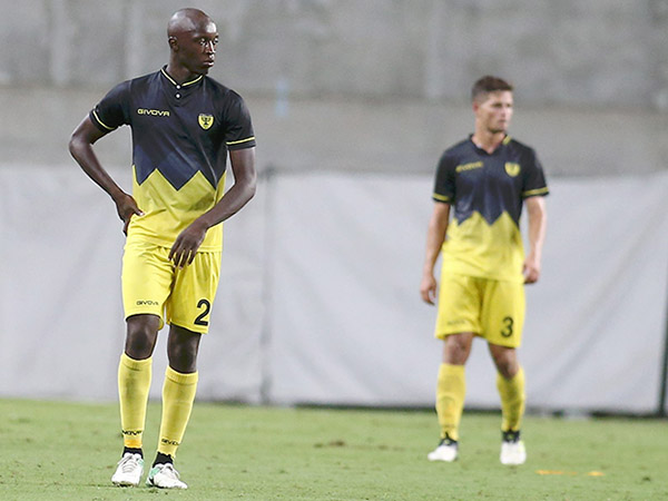 עזרא כעס עליו. קונטה (אלן שיבר)