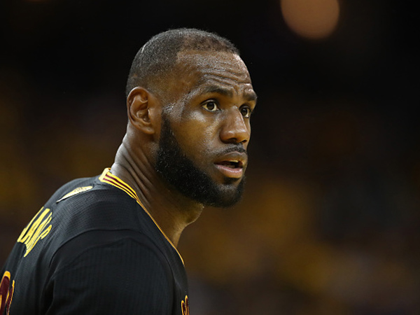 מצא חיזוק. לברון (getty)