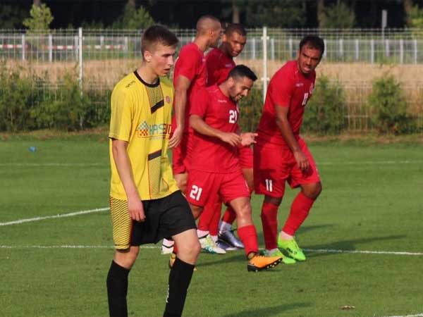 ניצחון במחנה. שחקני הפועל ת"א (האתר הרשמי)