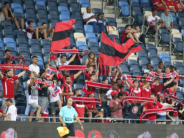 לא יותר מדי אוהדים הטריחו את עצמם לסמי עופר (יוסי שקל)