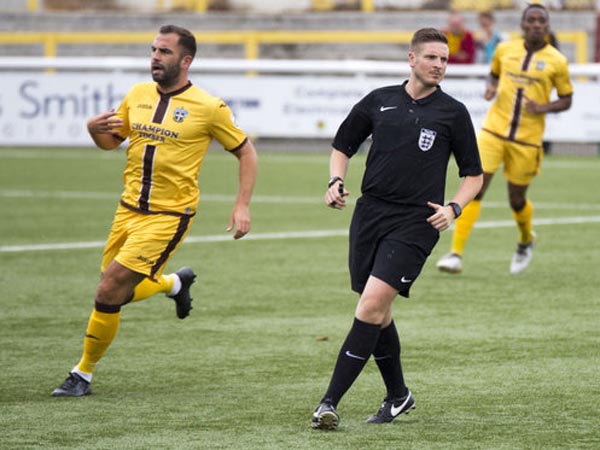 אטקין. "לא משפיע על עבודתי כשופט" (טוויטר)