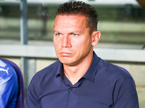 כבר מסתכל על מאריבור, בכר (דני מרון)