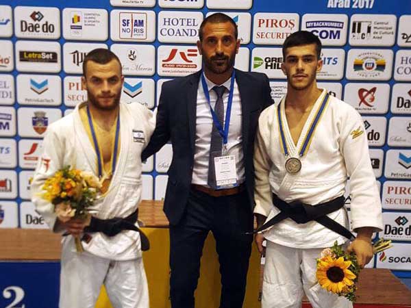 גולומב ואהרון עם המאמן ליעד אקו (צילום: איגוד הג'ודו)