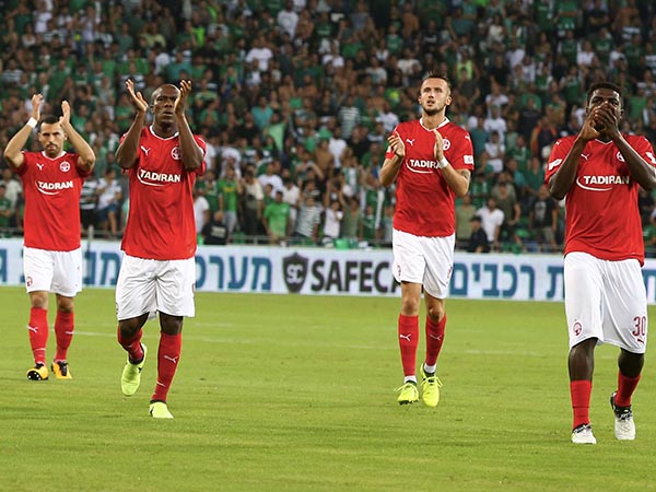 שחקני ב"ש מודים לקהל. ירדו שפופים לחדר ההלבשה (אלן שיבר)