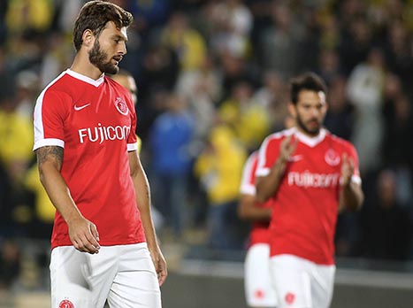 "המועדון מנסה להדירו ולפגוע בו קשות". גוטליב (אלן שיבר)