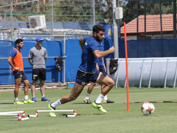 עטר. מתרגל מחדש לצהוב (האתר הרשמי של מכבי ת"א)