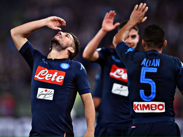 מרטנס. נאפולי רצה חזק (getty)