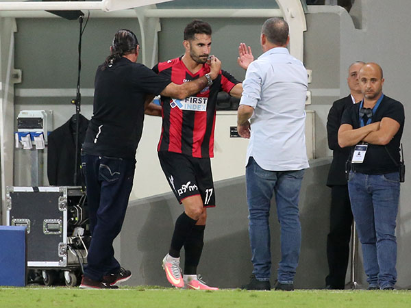 סותם פיות. תורג'מן (יוסי שקל)