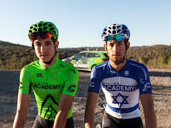 עומר ואחיו רועי (קרדיט: cycling academy)