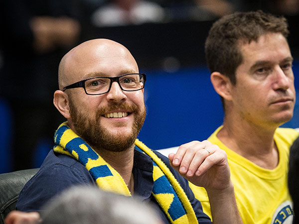 הצופים בהיכל זכו לתצוגה מרשימה של הצהובים (אלן שיבר)