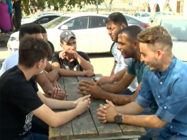 עם החברים והמשפחה ברהט