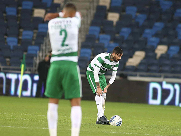 הלחץ רק גובר. חיפה התקרבה עד כדי 5 נק' מהקו (צילום: אלן שיבר)